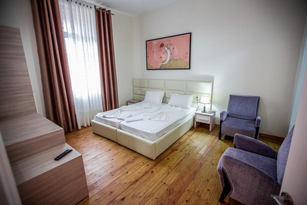 Living Hotel Tirana Ruang foto