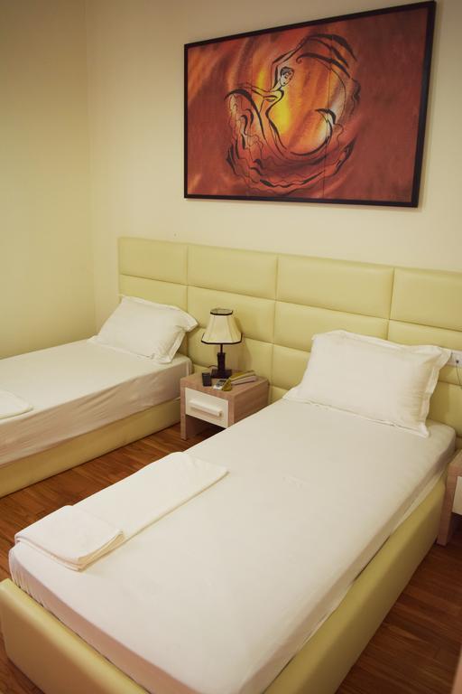 Living Hotel Tirana Bagian luar foto
