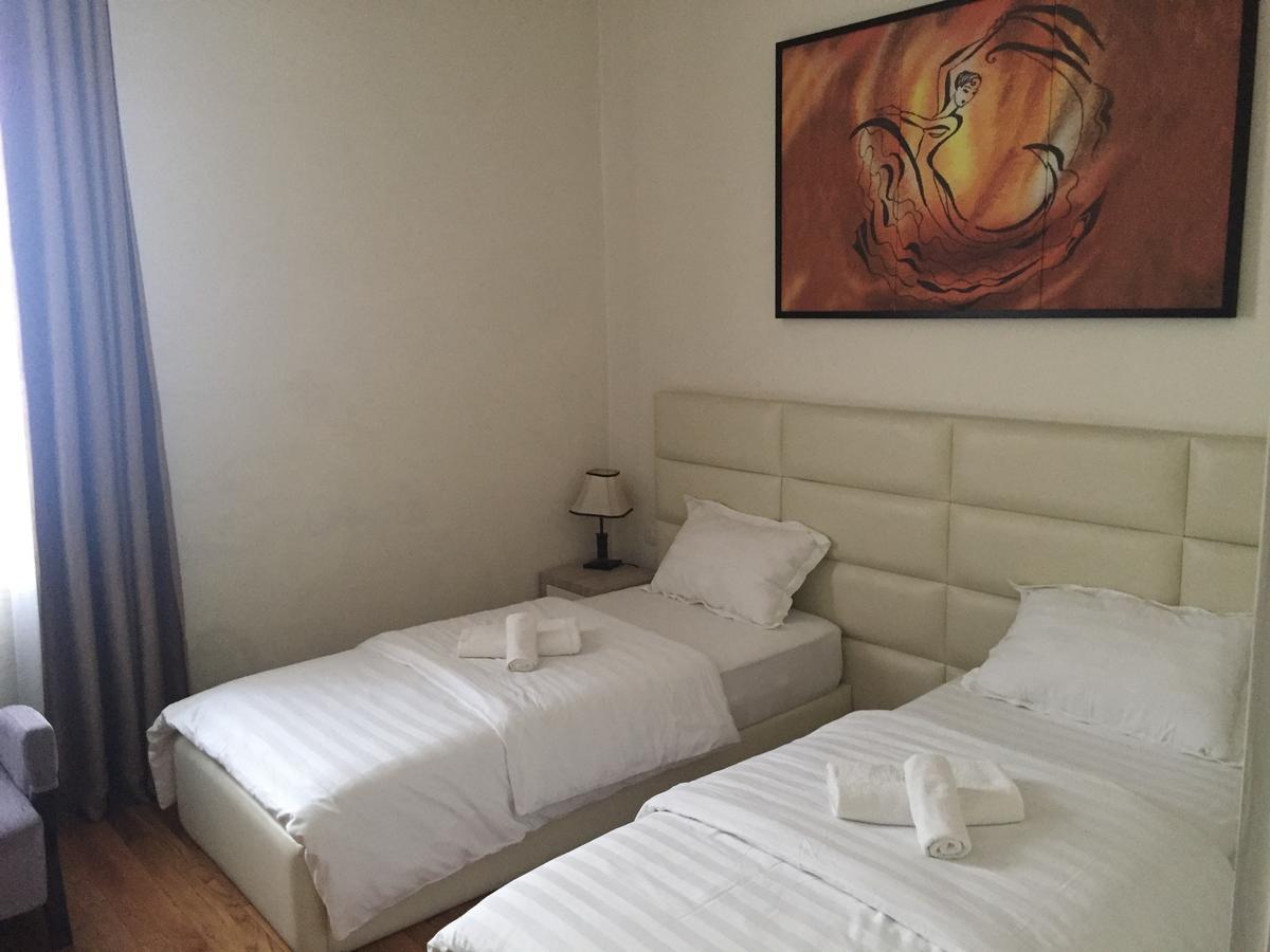 Living Hotel Tirana Bagian luar foto