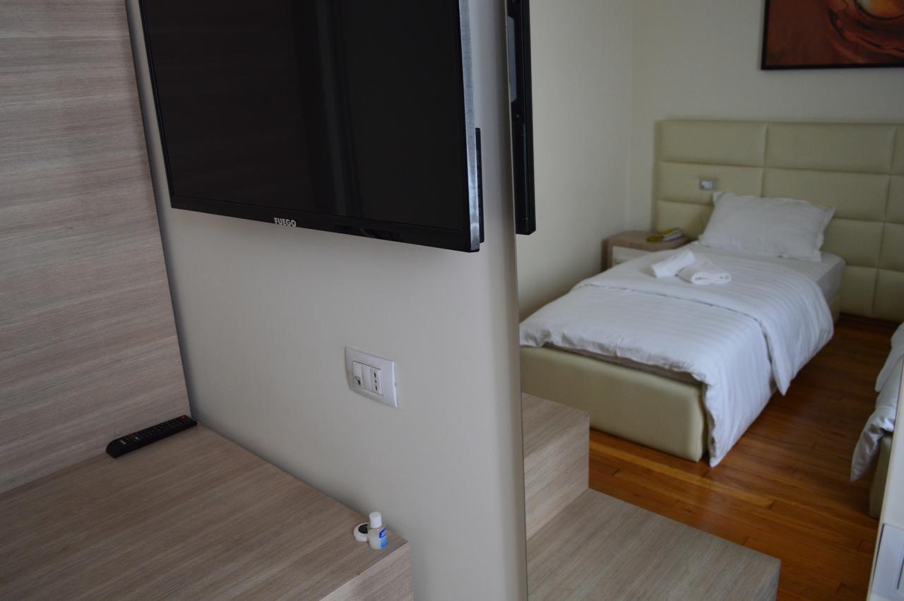 Living Hotel Tirana Bagian luar foto