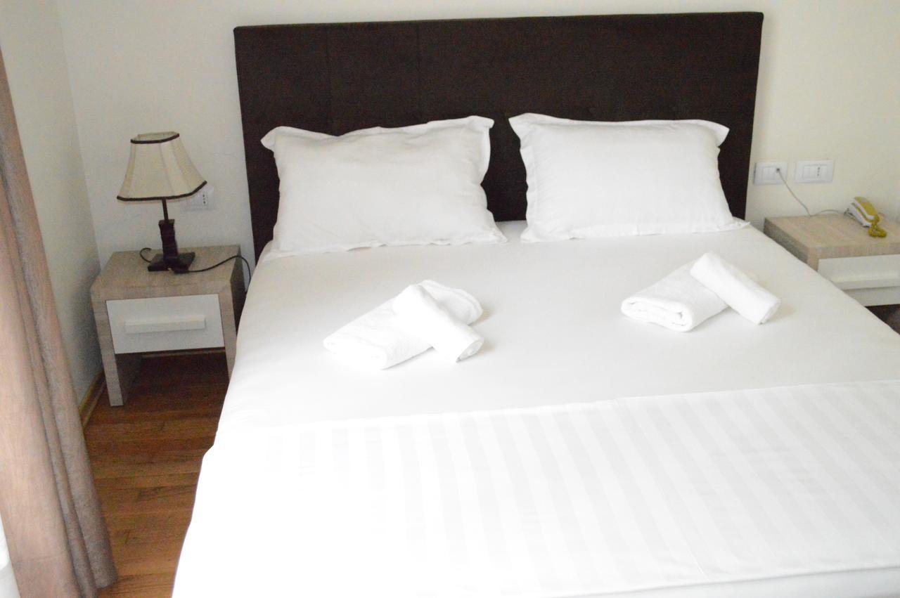 Living Hotel Tirana Bagian luar foto