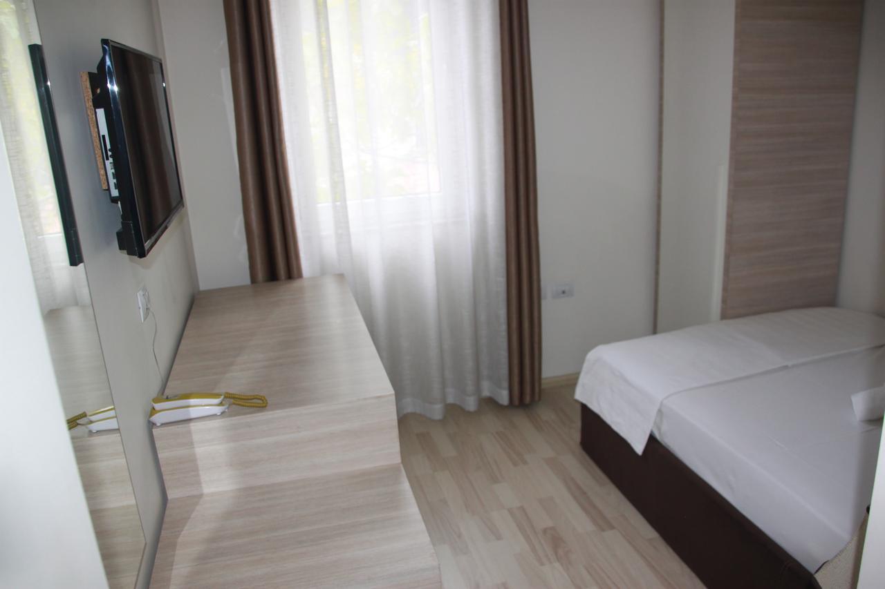 Living Hotel Tirana Bagian luar foto