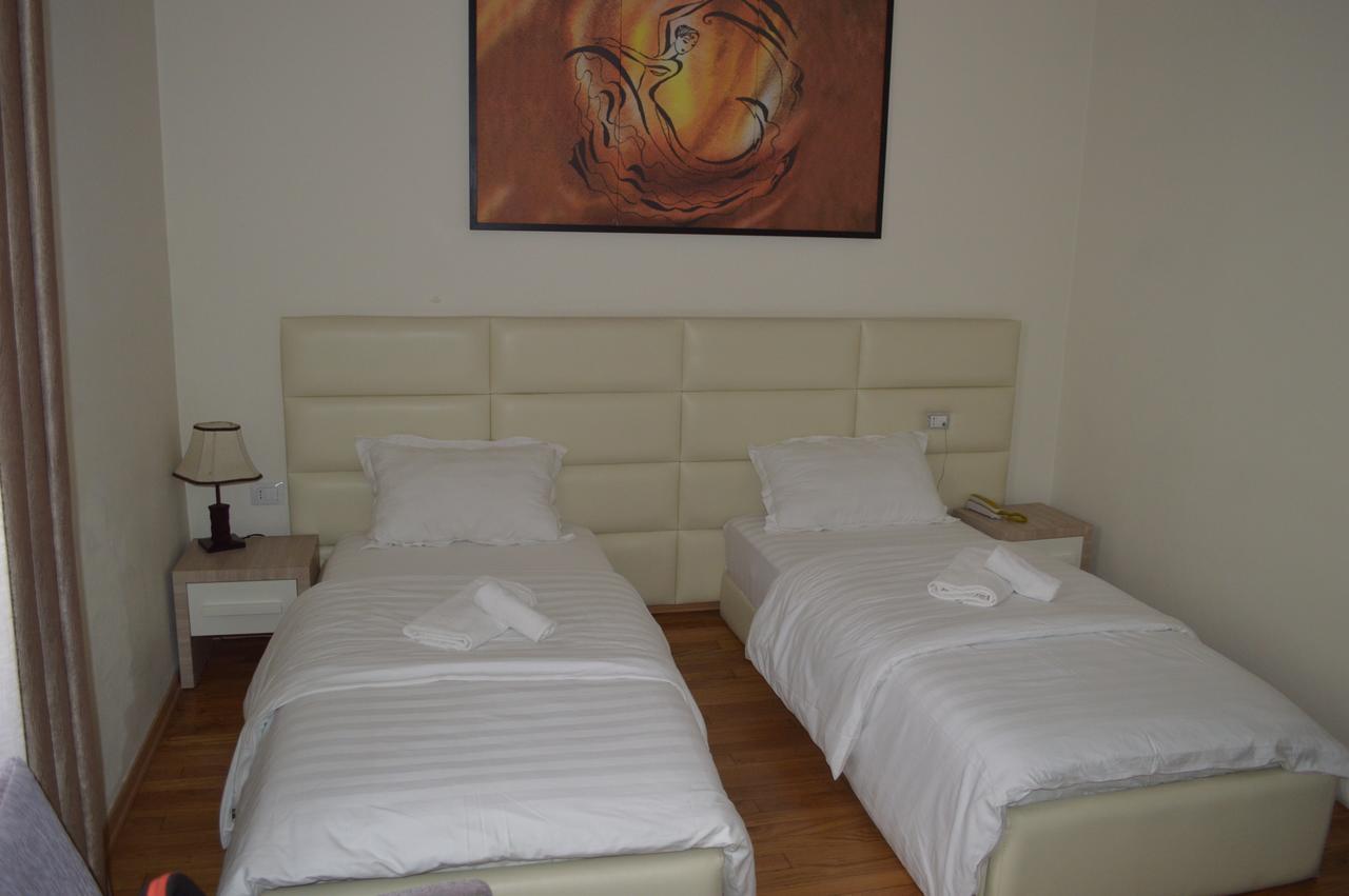 Living Hotel Tirana Bagian luar foto